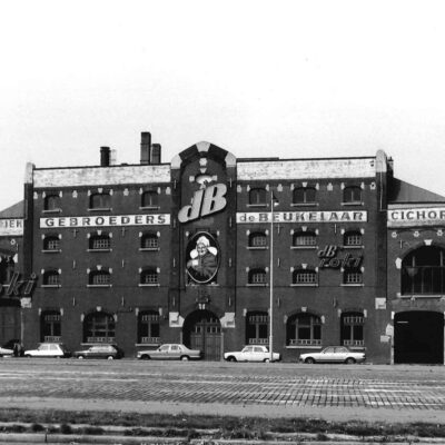 Foto van de voormalige cichoreifabriek de Beukelaar aan de Ijzerlaan